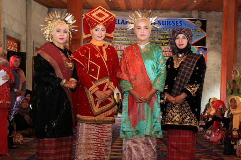 pakaian adat minangkabau